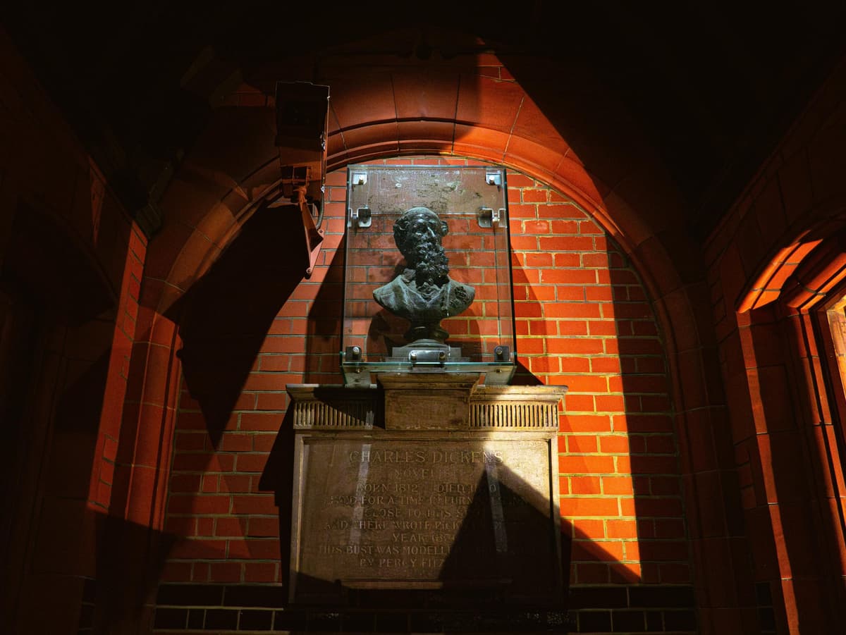 London: Dark Pages Literary Walking Tour