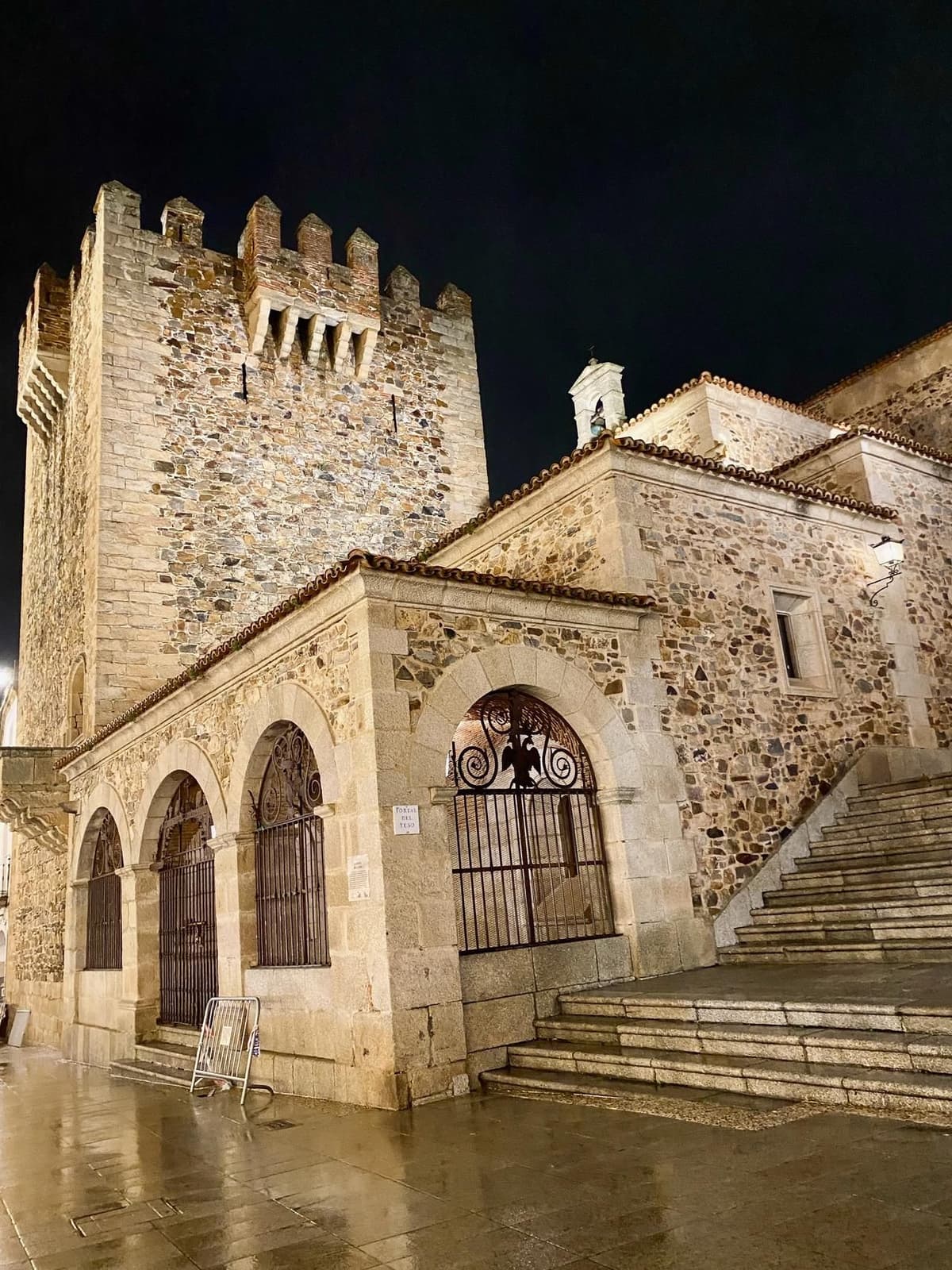 Tour de los misterios y enigmas de Cáceres