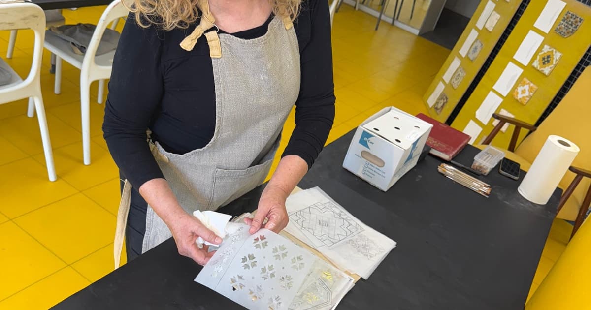 Porto: Authentic Tile Painting Workshop with a local artist