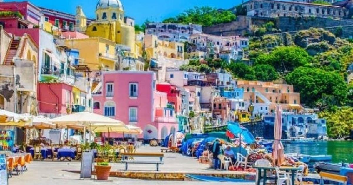 From Naples: Day Excursion to Procida or Ischia with Traditional Lunch