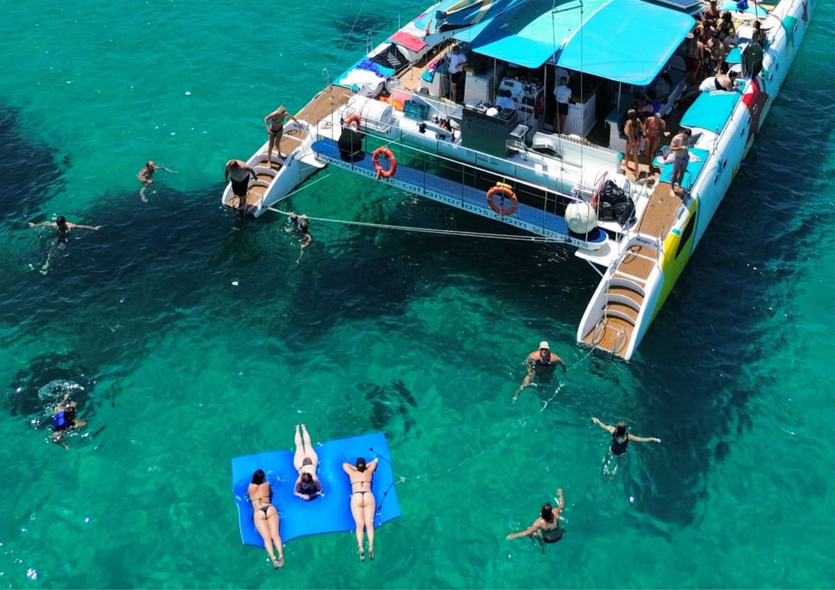 Palma de Mallorca: crucero en catamarán de 3,5 horas con tapas y baño