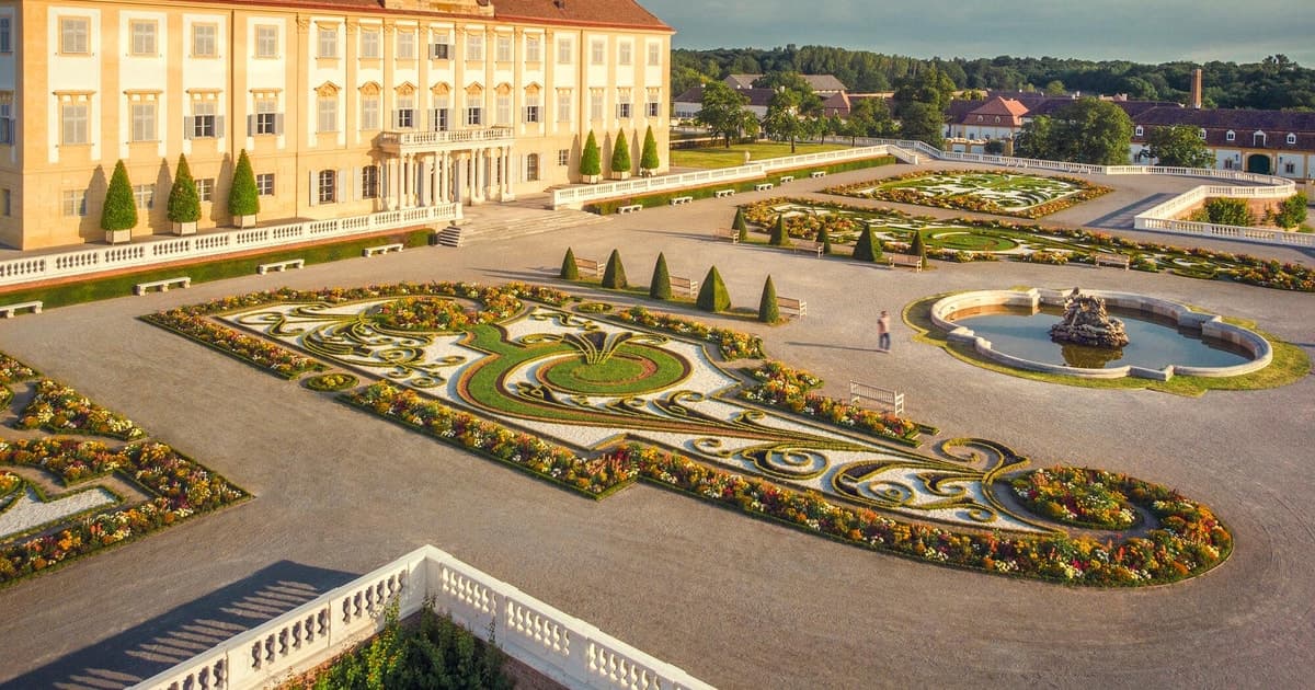 From Vienna: Melk Abbey and Schloss Hof Day Trip