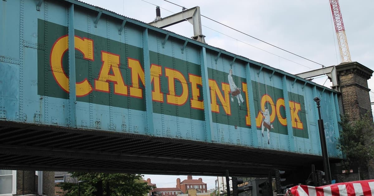 CAMDEN TOWN - LONDON. Visit the rebellious north and the most famous market