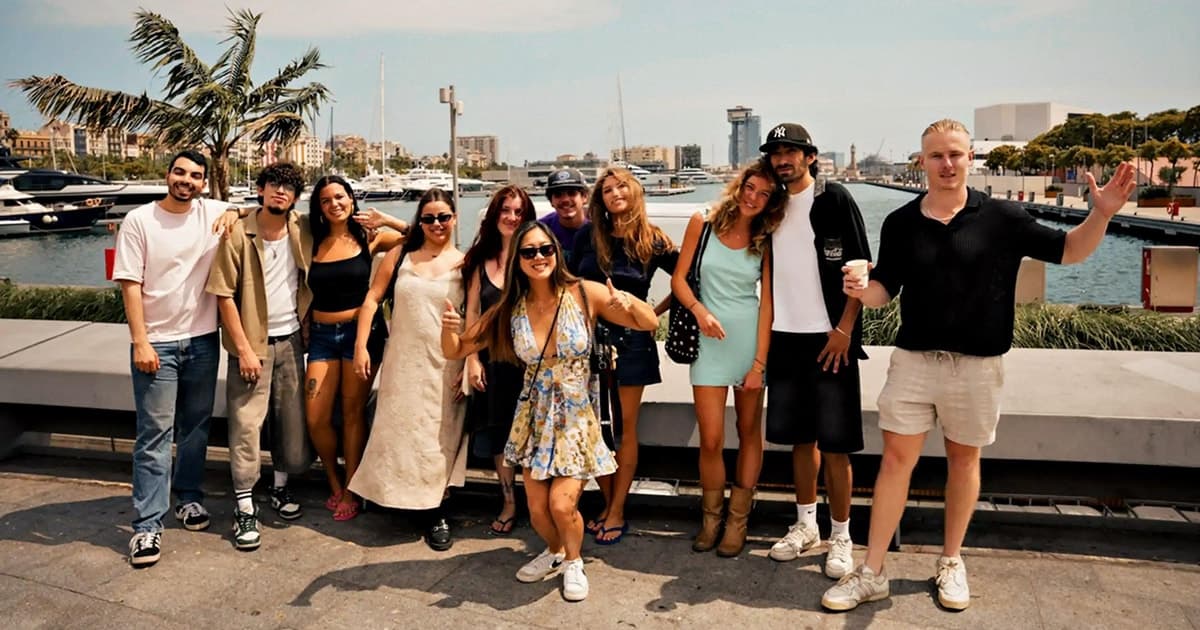 Barcelona Boat Cruise & Guided Walking Tour With a Twist