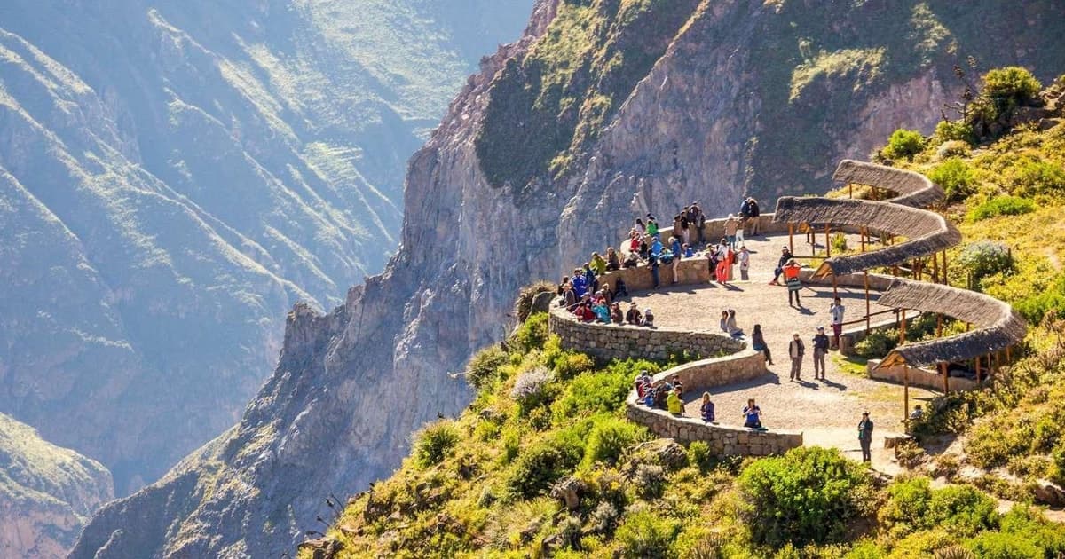 Tour - Senderismo Cañón del Colca 2D1N con Final en Puno