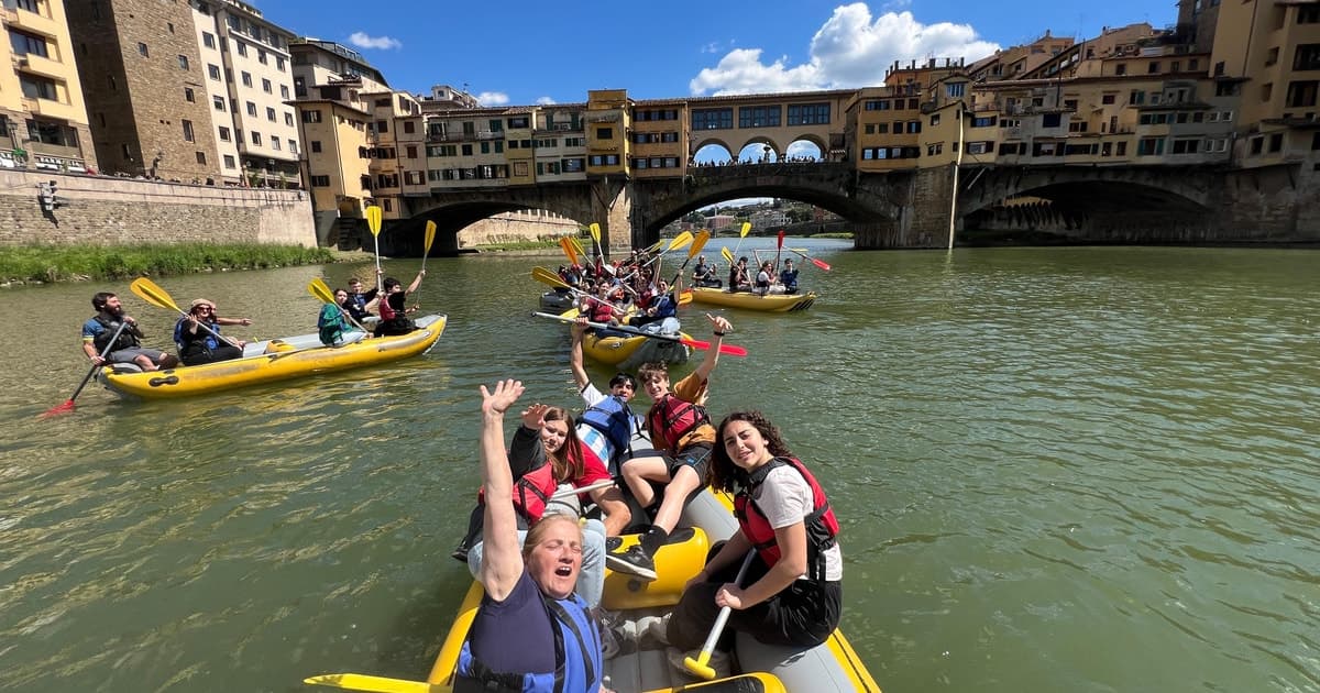 Florence: Aperitif on a rubber boat under the Ponte Vecchio
