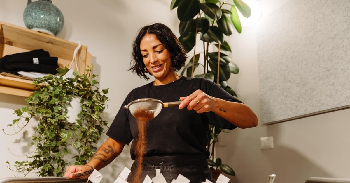Roma: clase de elaboración de pizza y tiramisú en el Trastévere con vino