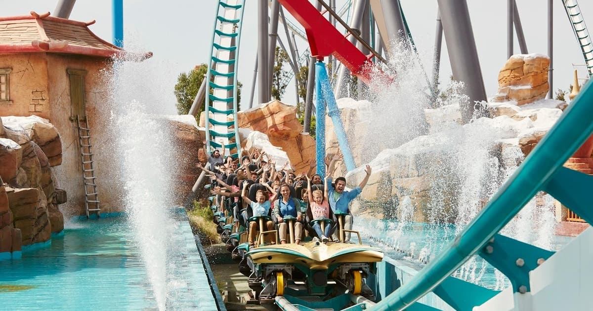 Desde Barcelona: Ticket de entrada y traslado al parque temático PortAventura