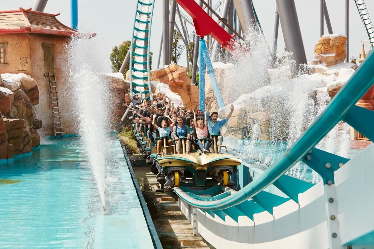 Desde Barcelona: Ticket de entrada y traslado al parque temático PortAventura