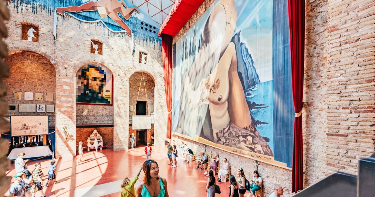 Barcelona: Dali Museum, House and Cadaques Guided Tour