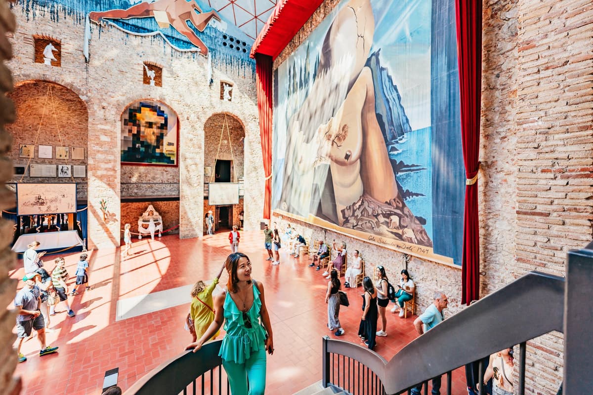 Barcelona: Dali Museum, House and Cadaques Guided Tour