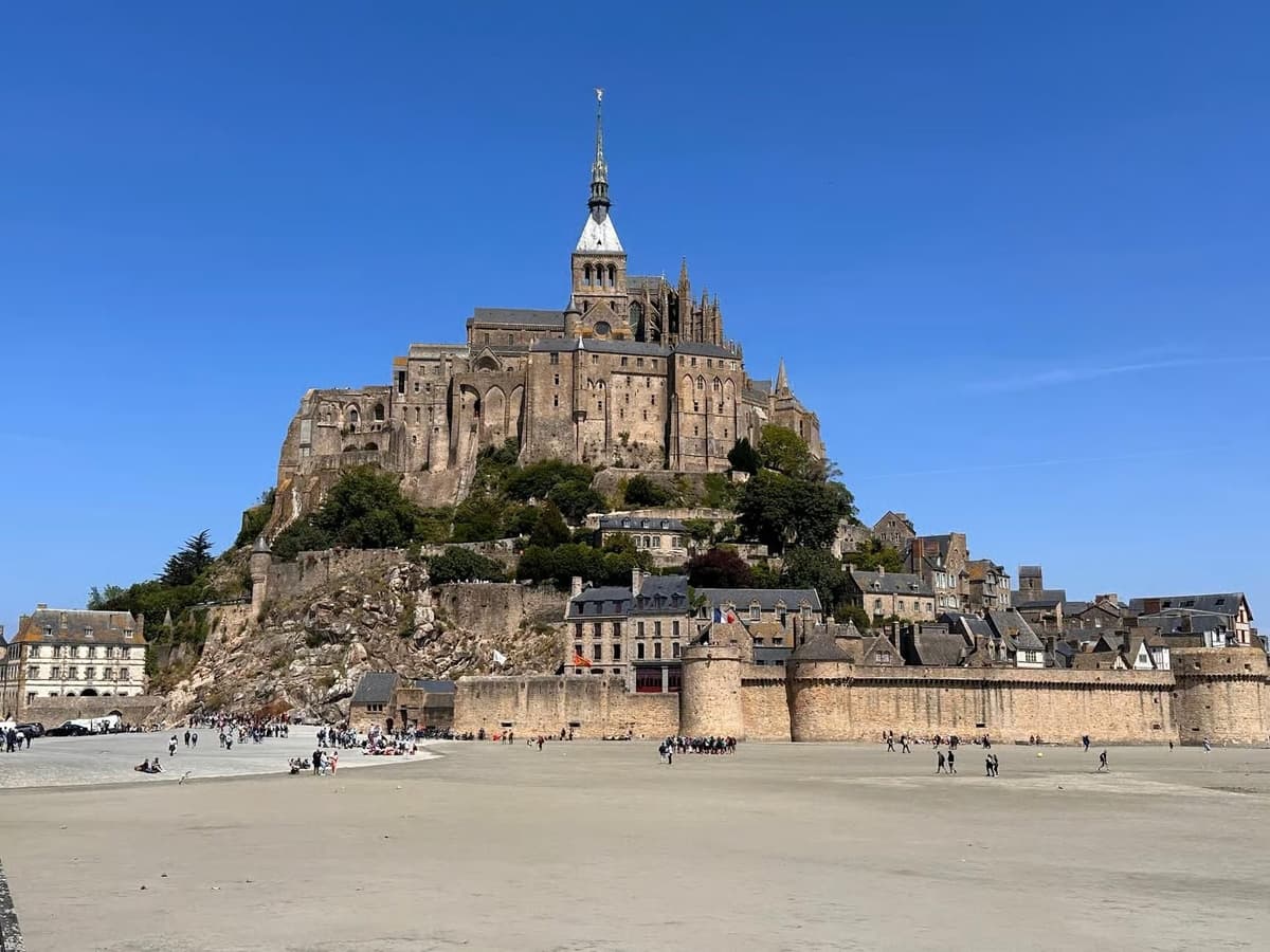 Paris: Mont Saint-Michel Day Tour with Chinese Tour Guide