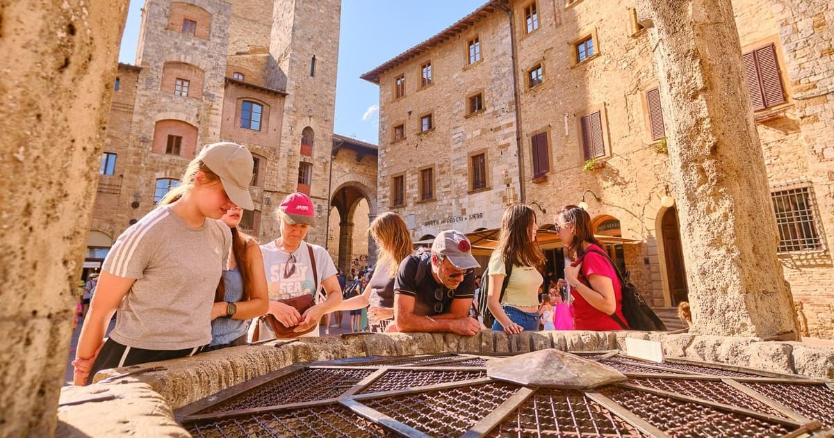 Small Group Tour to Siena & San Gimignano with Chianti Wine