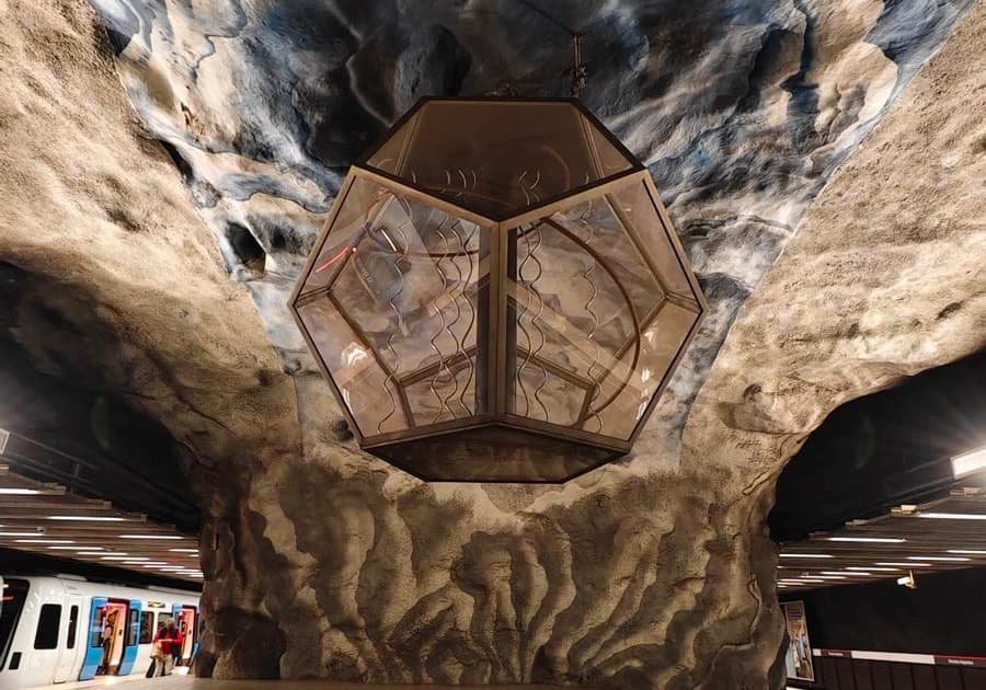 Estocolmo: descubre la ciudad a través del arte de su metro