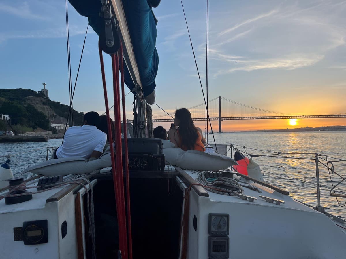 Lisbon Sunset Sensations 2h Cruise