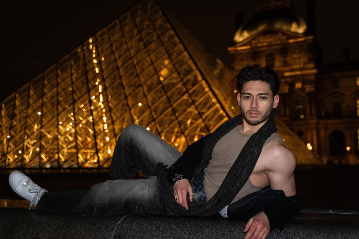 París: sesión de fotos nocturna en el Museo del Louvre con 10 ediciones de alta calidad