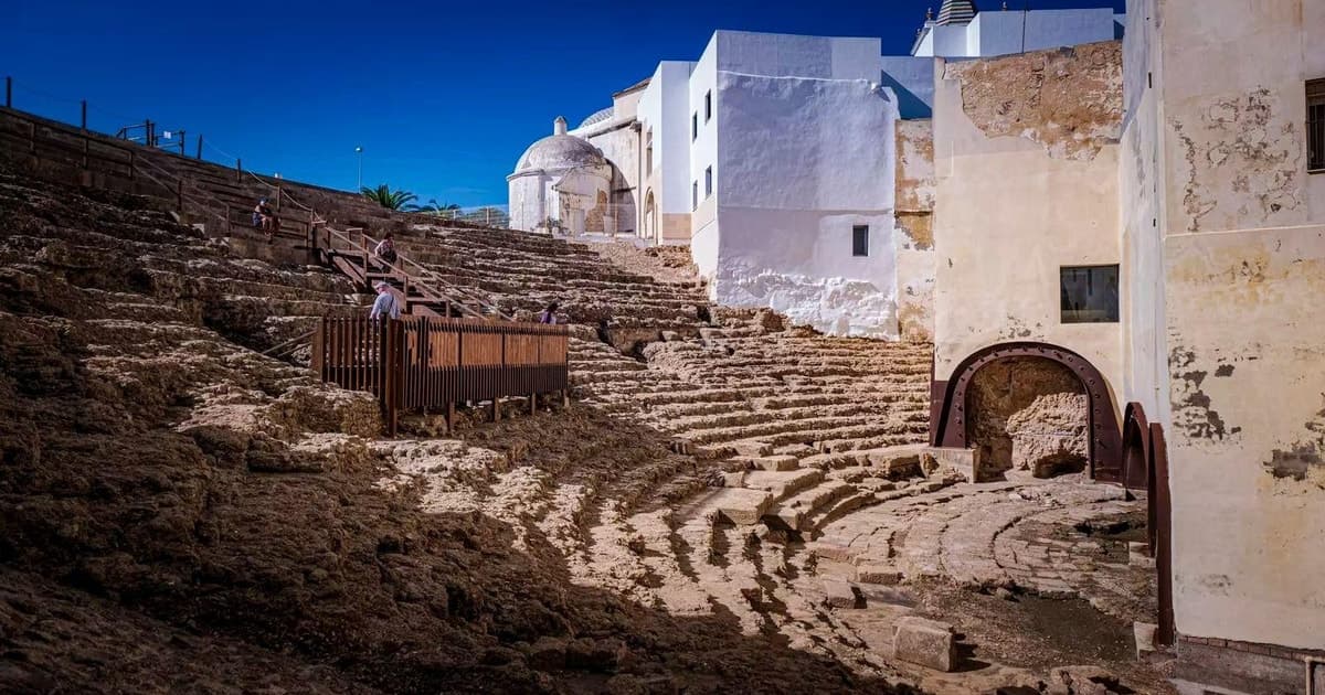 TAPECA | El Teatro Romano de Cádiz: 2.000 años de historia bajo tus pies.