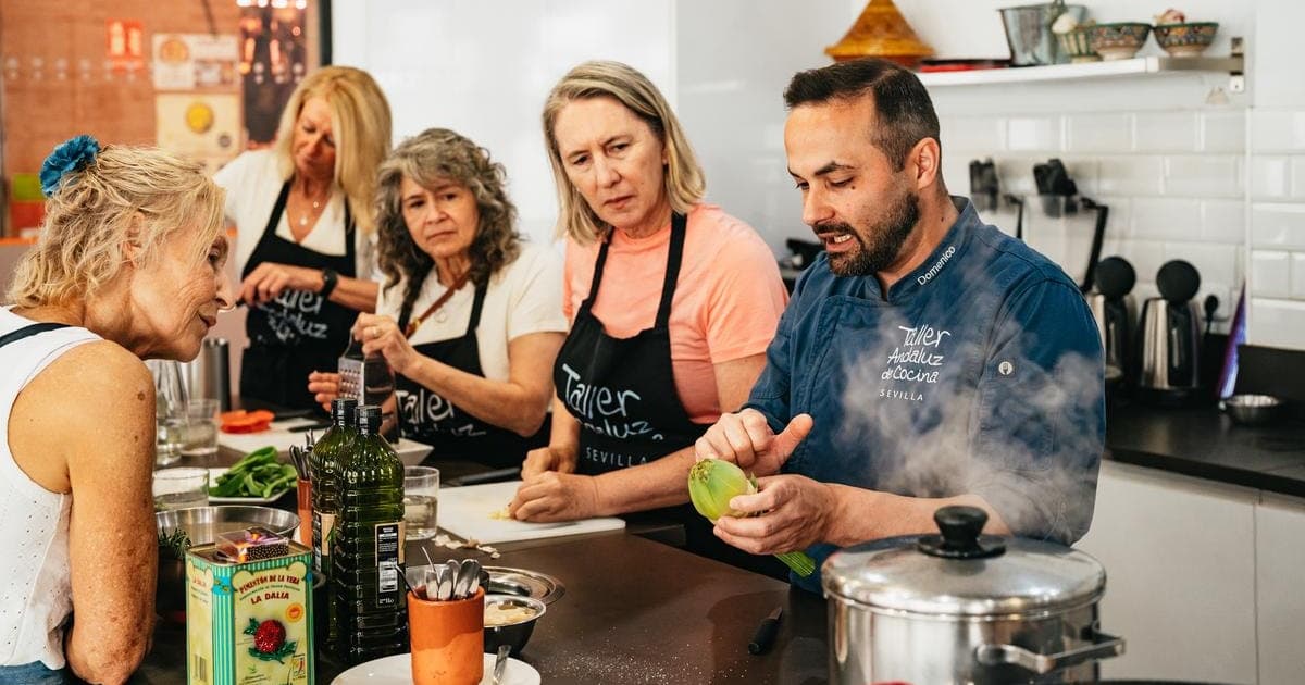 Seville: Evening Paella & Tapas Cooking Class + Sangría