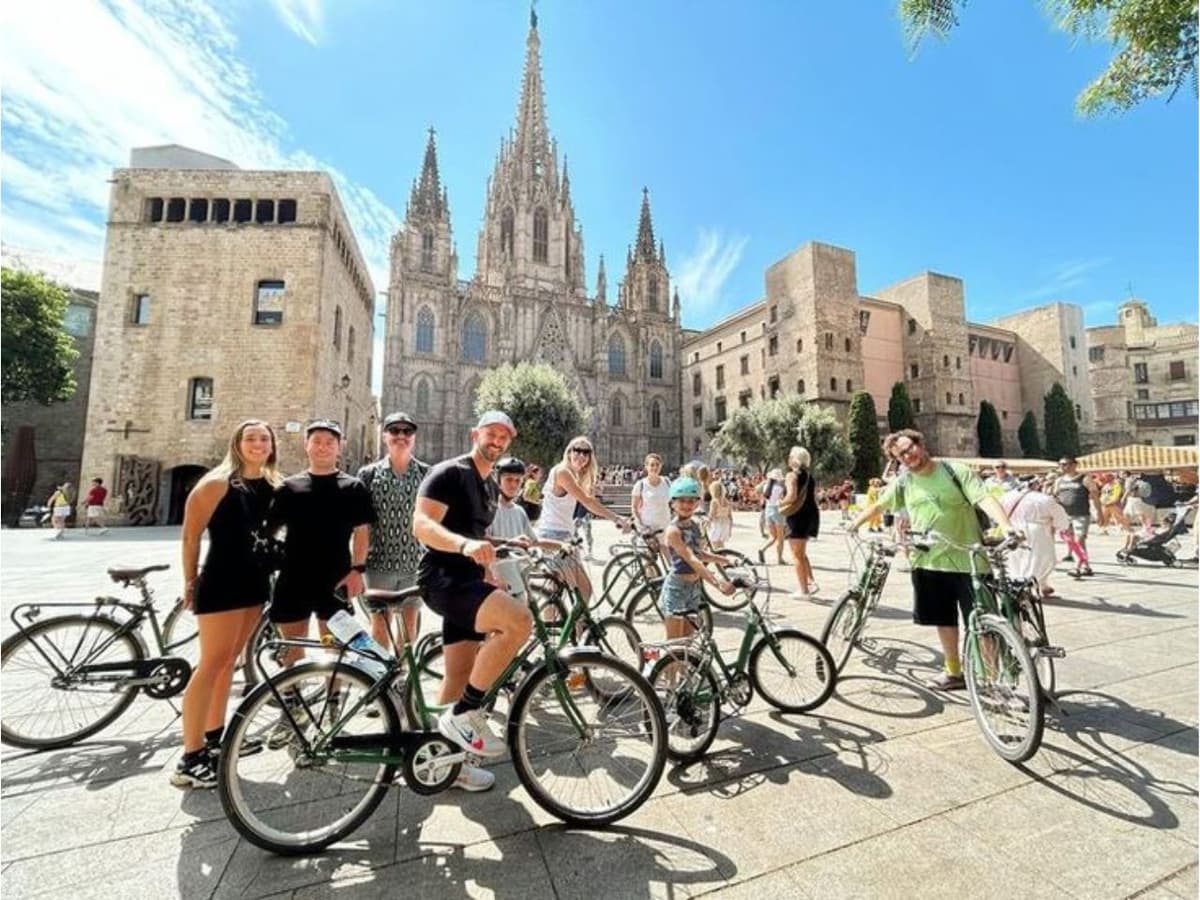 Barcelona Social Bike Tour & Tapas Experience