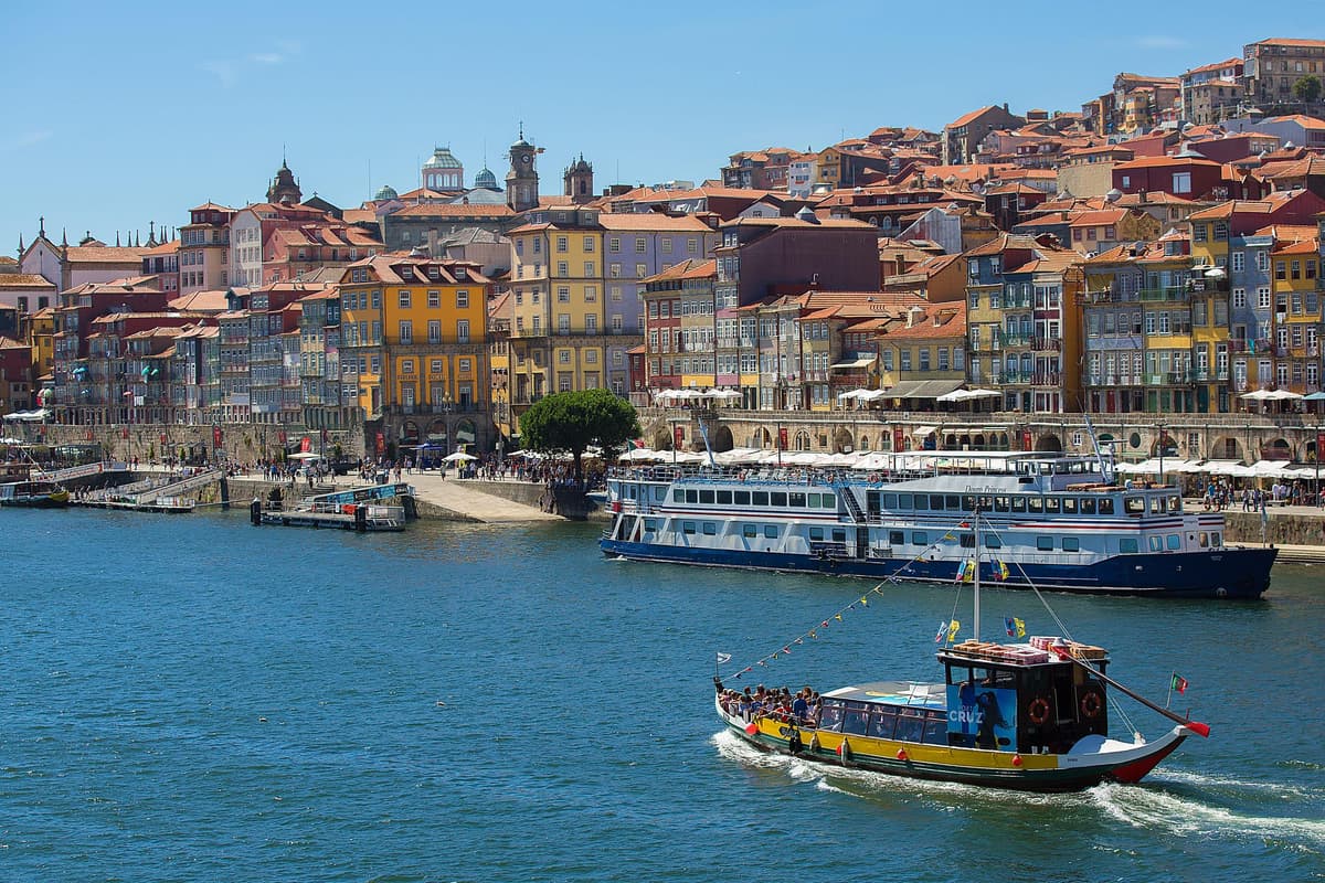Porto: 6 Bridges Boat Cruise and Port Wine Cellar & Tasting