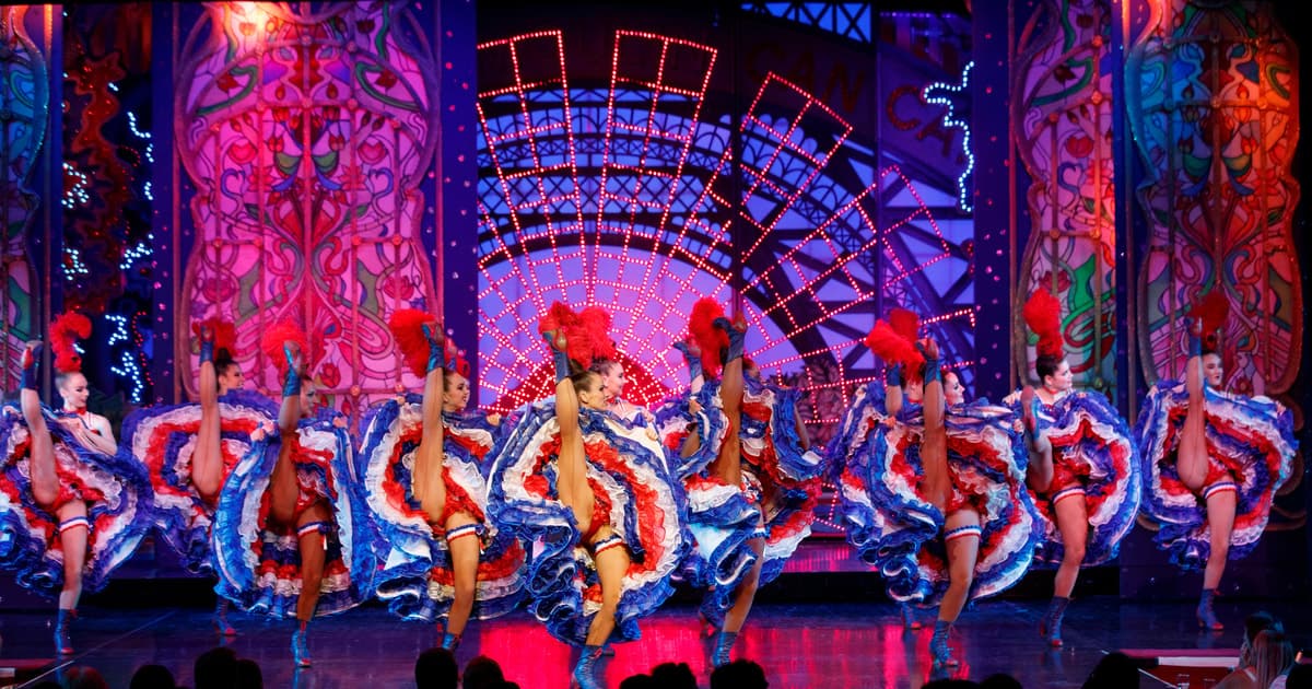 París: primer espectáculo Moulin Rouge con champán y crucero por el Sena