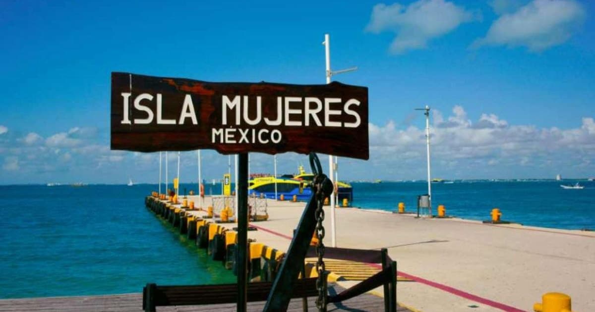 Viaje en ferri a Isla Mujeres con buffet y bebidas