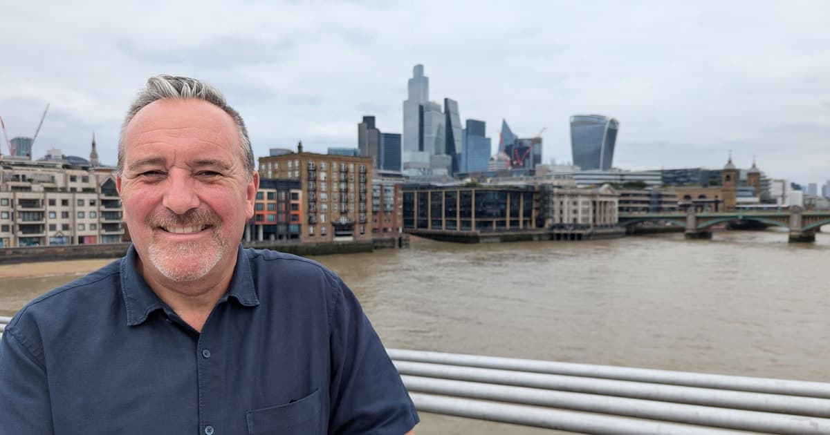 London: Curious City of London Walking Tour with Local Guide