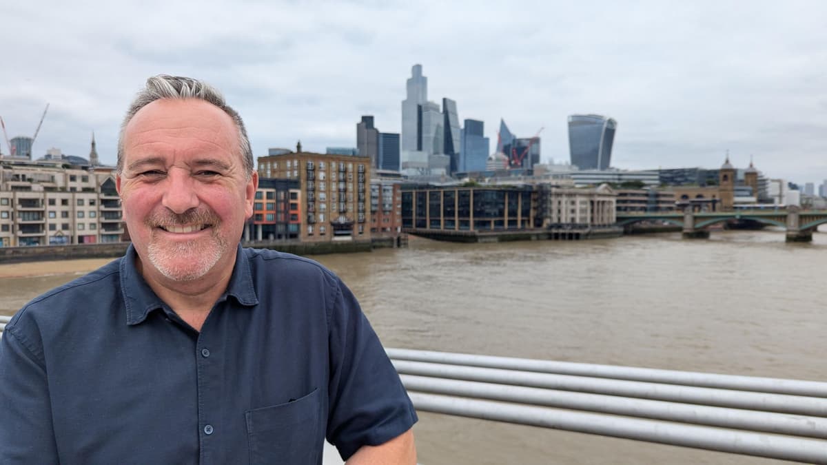 London: Curious City of London Walking Tour with Local Guide