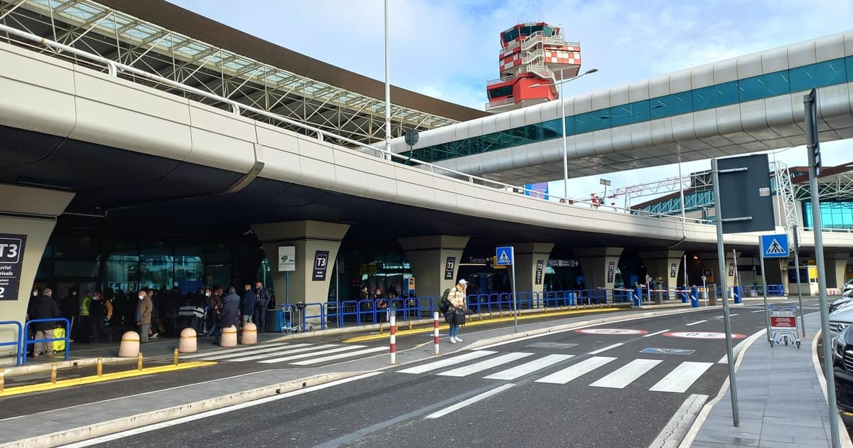 Roma: Traslado en autobús del aeropuerto de Fiumicino al puerto de Civitavecchia