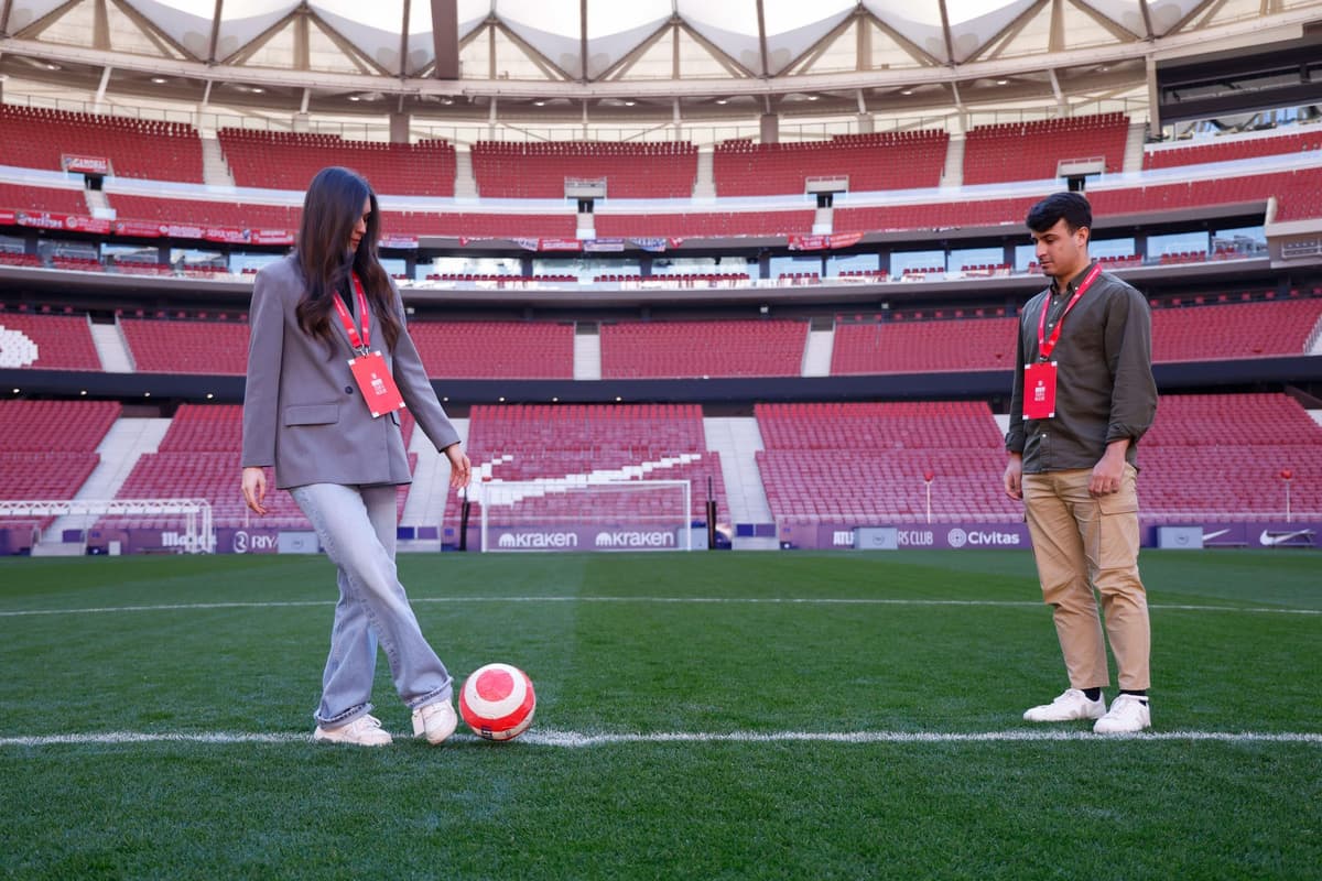 Visita al estadio del Atlético de Madrid y saque de honor