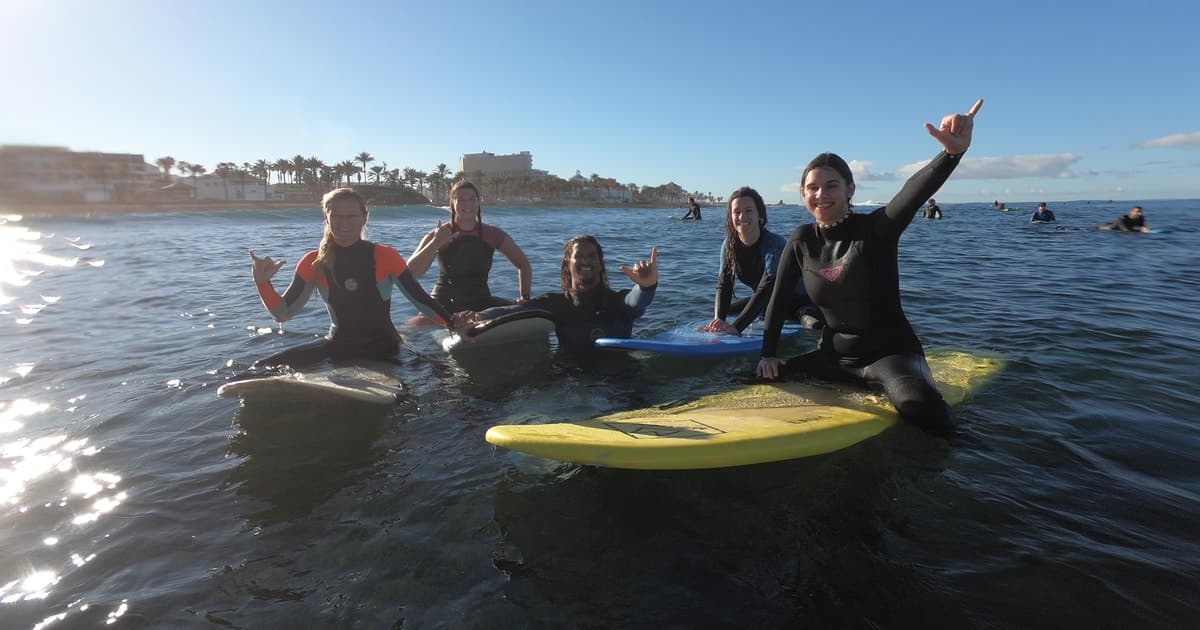 Tenerife: clase de surf prémium y simulador de olas en Las Américas