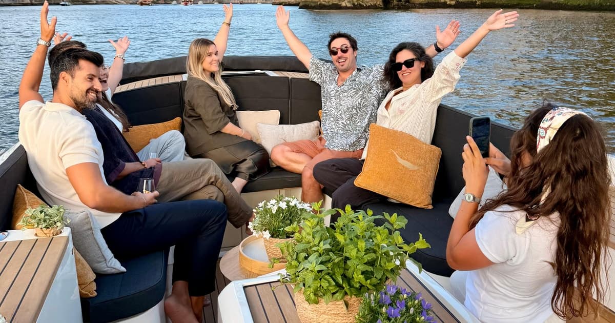 Porto: 7 Bridges Cozy Small-Group Cruise & Pink Port Tonic
