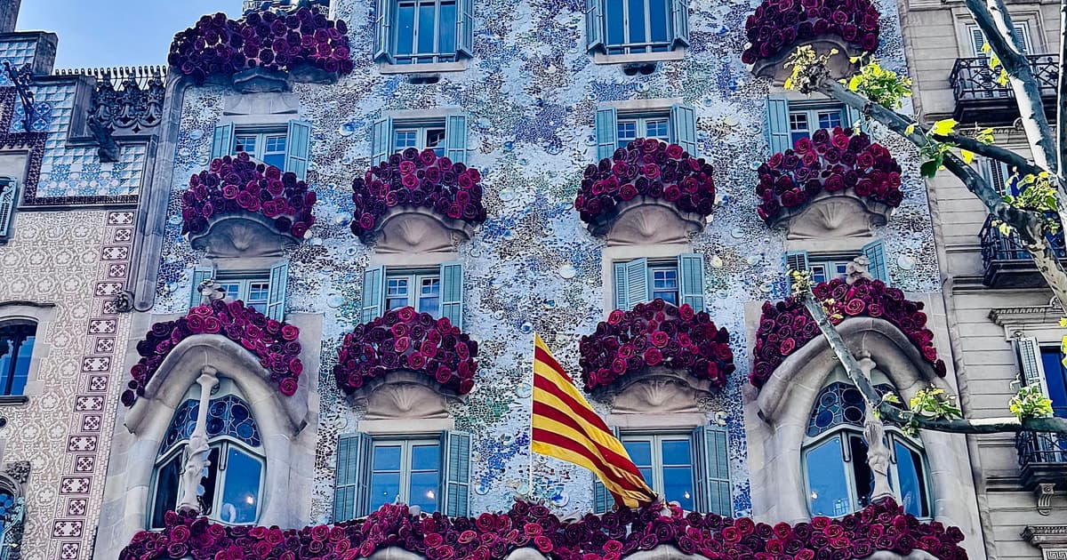 Detectives del modernismo: búsqueda del tesoro con taller de cerámica