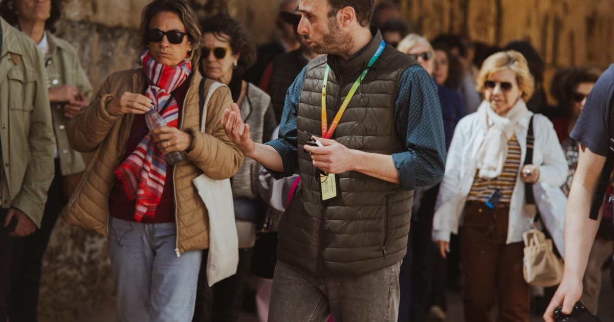 Seville: Tiny-Group Medieval Quarter Discovery Walking Tour
