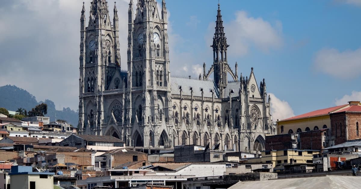 Quito: tour privado por la Basílica del Voto Nacional con entrada