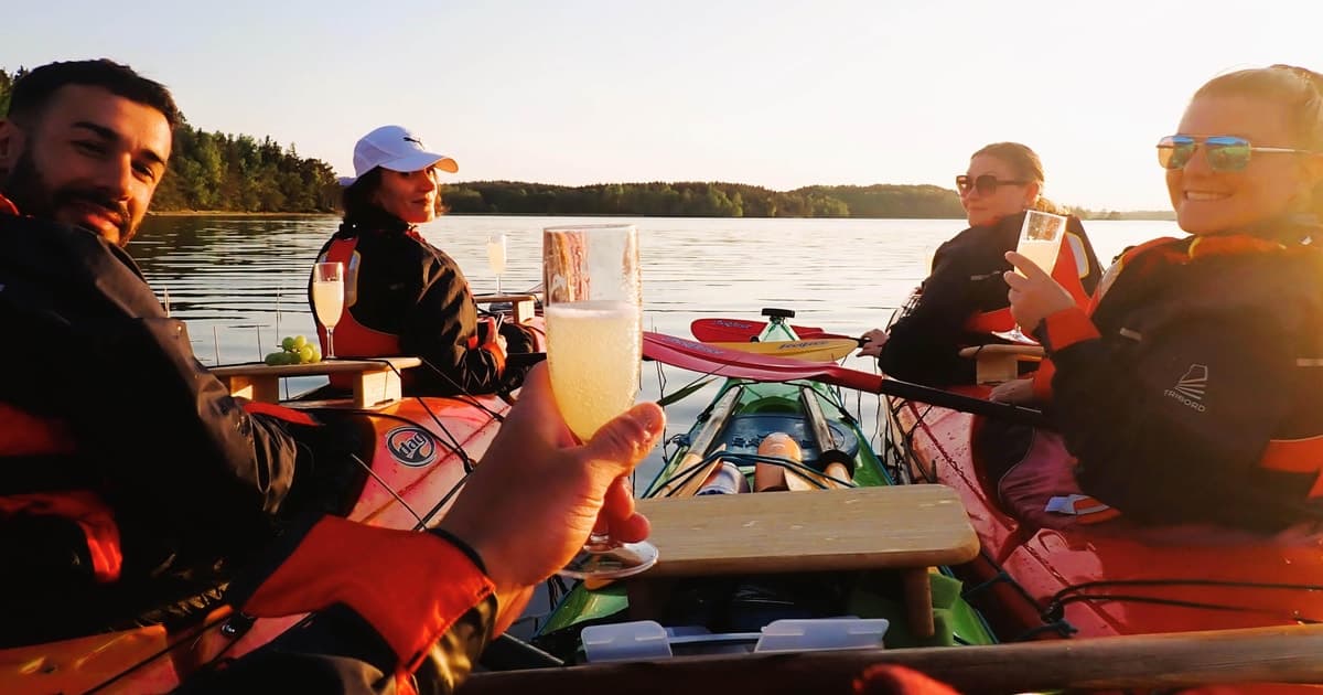 Estocolmo: kayak al atardecer por el archipiélago y brindis en el agua