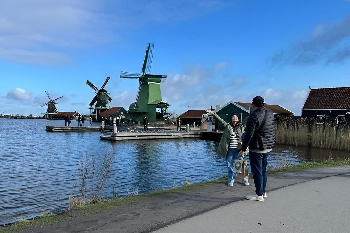 Amsterdam: Zaanse Schans Windmills, Clogs, and Cheese Tour
