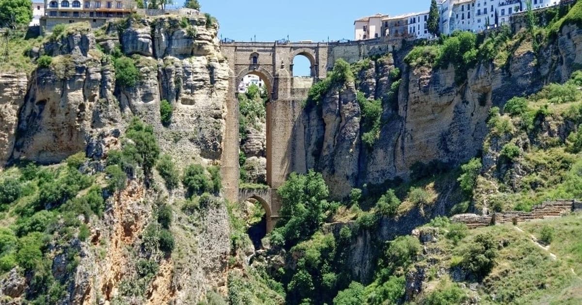 Desde Málaga: excursión de 1 día a Ronda y Setenil de las Bodegas