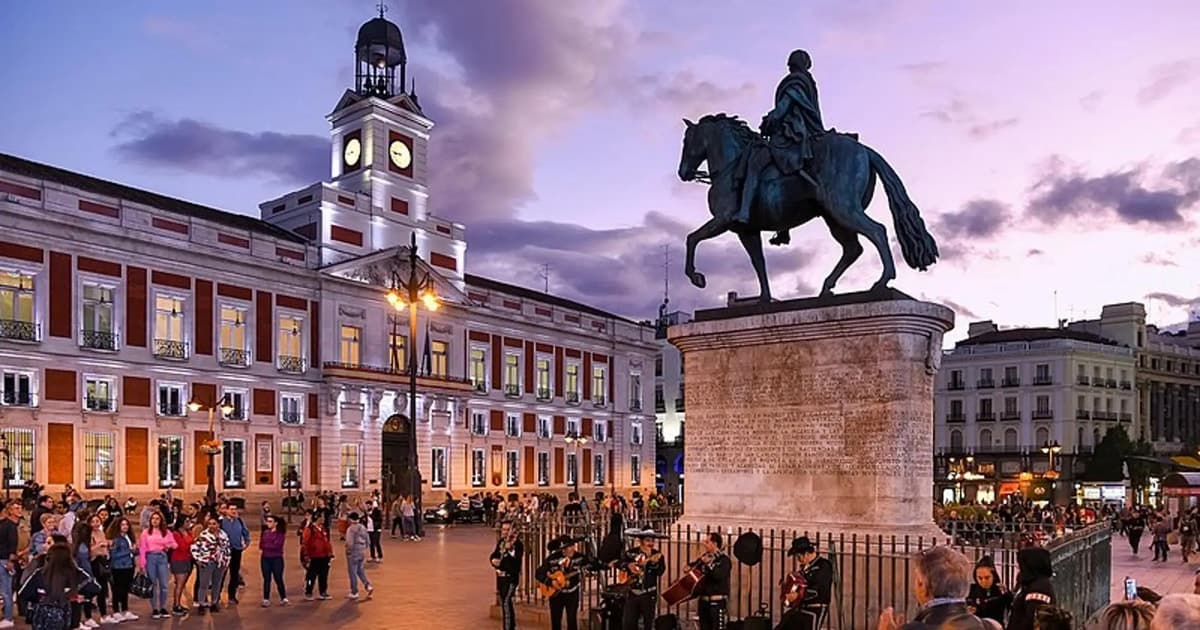 Madrid de noche: leyendas, tabernas y poder