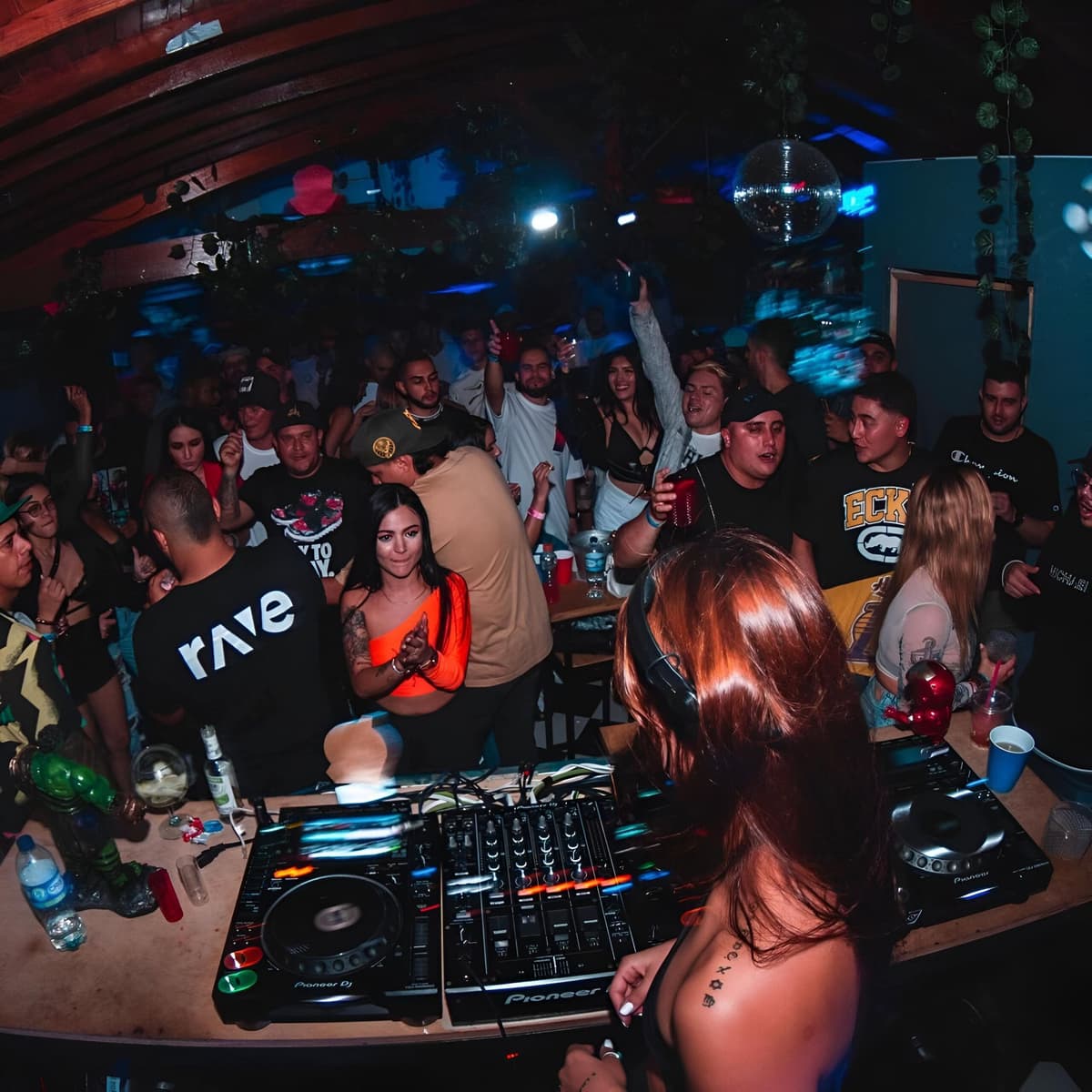 Barcelona: ruta de pubs con entrada VIP a azoteas y discotecas