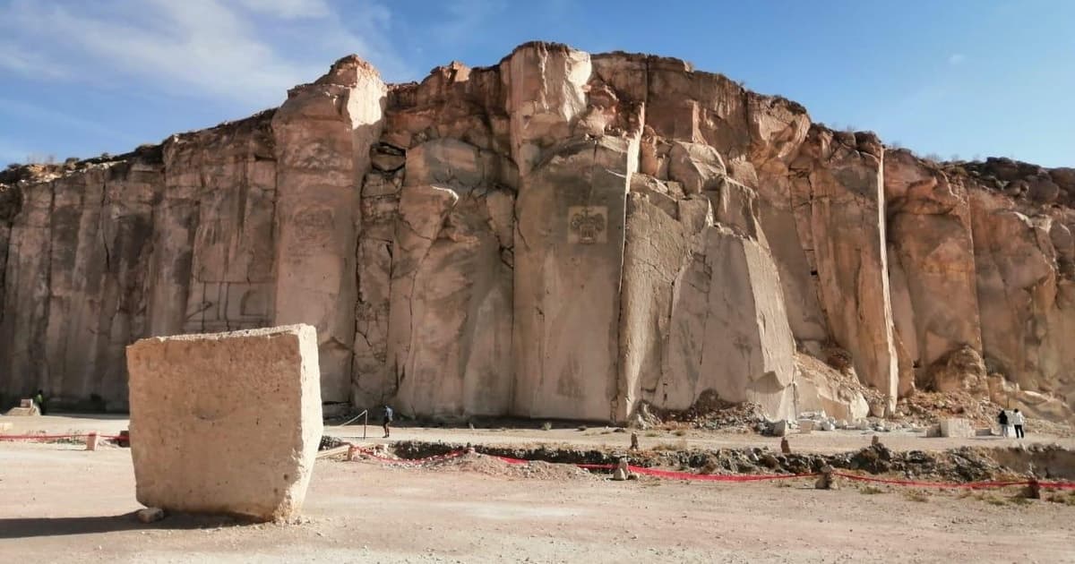 Arequipa.- Ruta del Sillar y Cañón de Culebrillas – Tour de Medio Día
