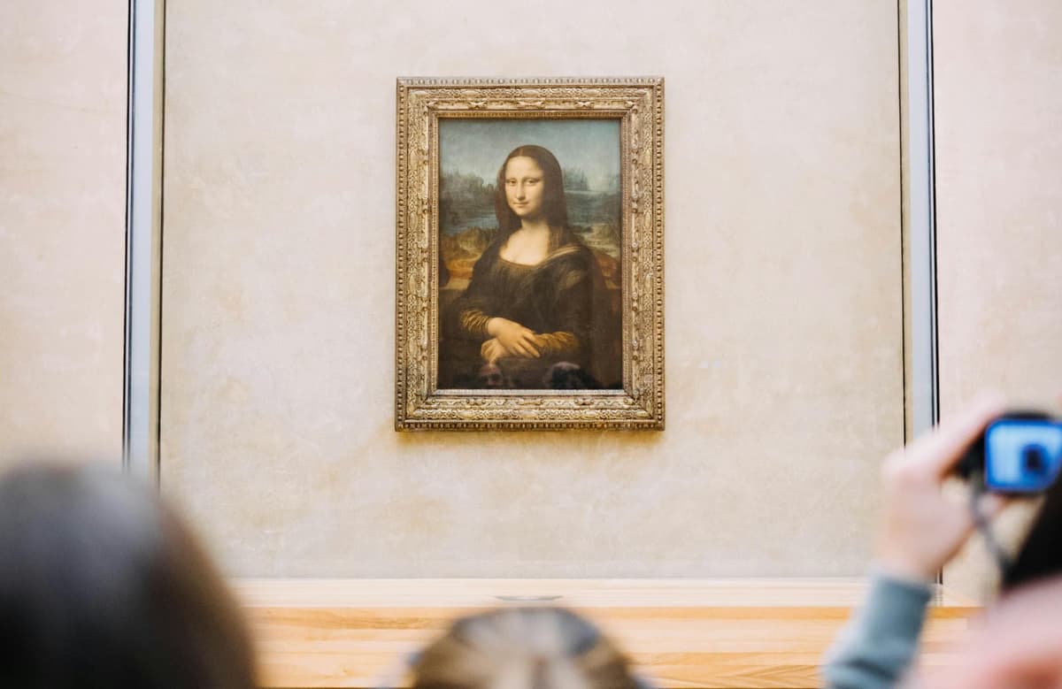 Louvre Priority Entry Ticket & Small Group Guided Tour