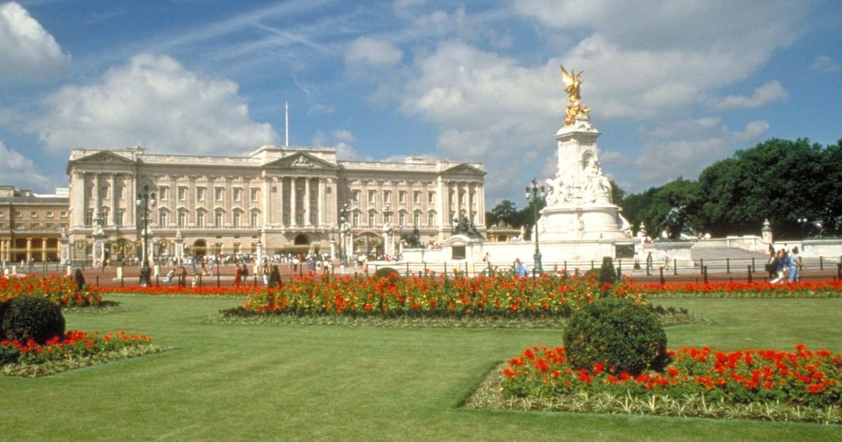 Royal Icons & Mayfair Introduction – 7am Early Morning Walk