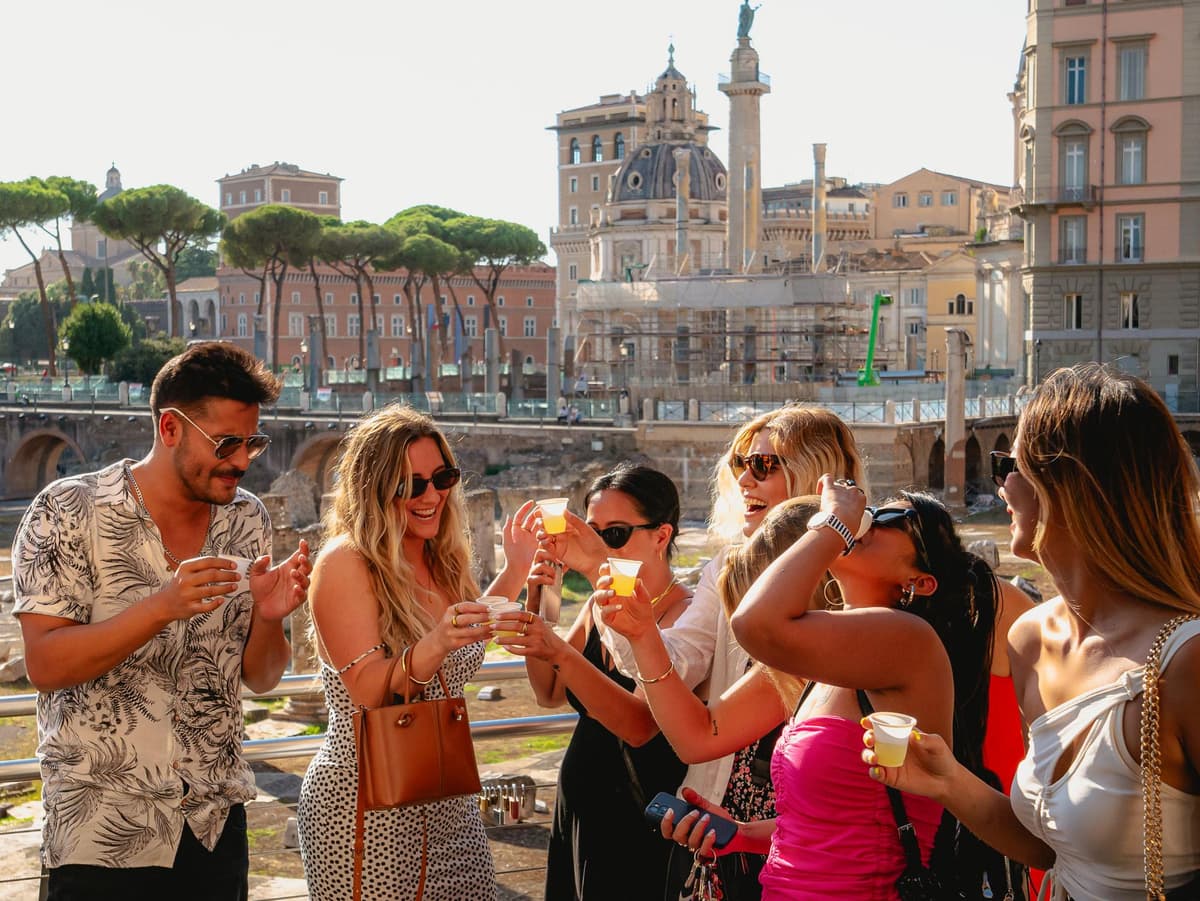Rome: Guided Bar Crawl with Drinks & Dark History