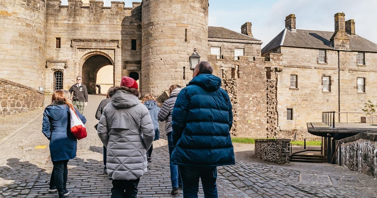 From Glasgow: Stirling Castle & Loch Lomond Small-Group Tour