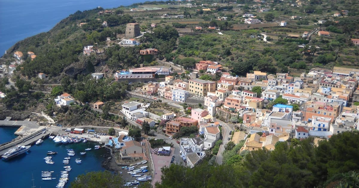 Excursión a Ustica con paseo en barco y tiempo libre