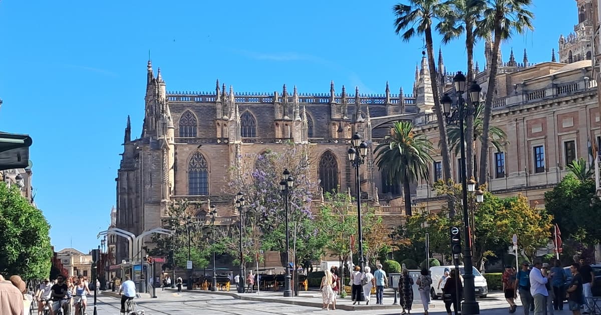 Cathedral and Giralda tour with priority access