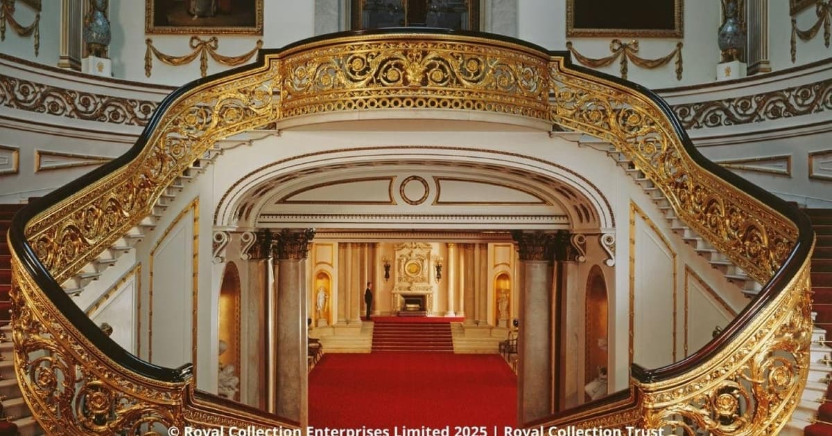Buckingham Palace Entry Ticket & Royal Walking Tour