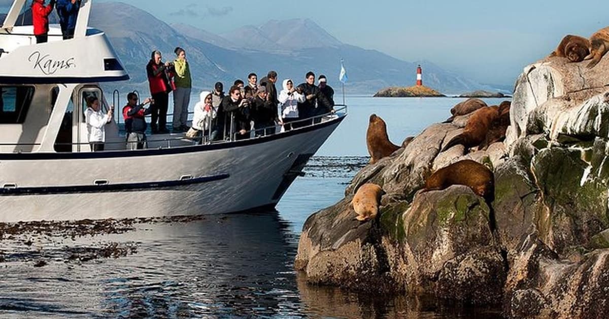 Canal Beagle en yate con minitrekking