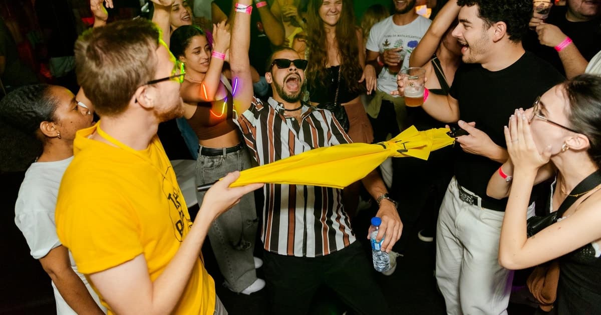 Lisbon Pub Crawl with Open Bar, Shots & VIP Club Entry